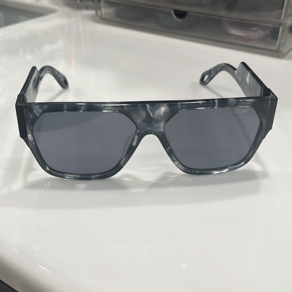 Quay sunglasses - Picture 3 of 8
